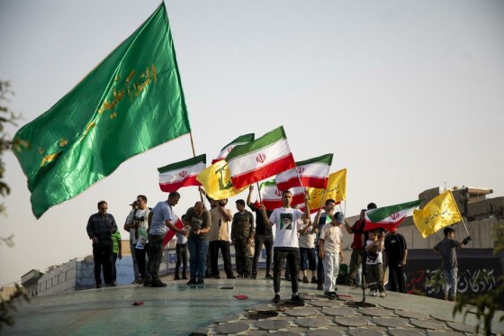 تجمع مردم تهران در حمایت از نیروهای مسلح در اجرای عملیات غرورآفرین «بشارت فتح»