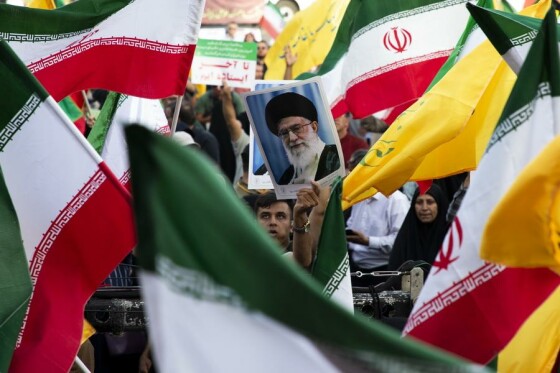 تجمع مردم تهران در حمایت از نیروهای مسلح در اجرای عملیات غرورآفرین «بشارت فتح»