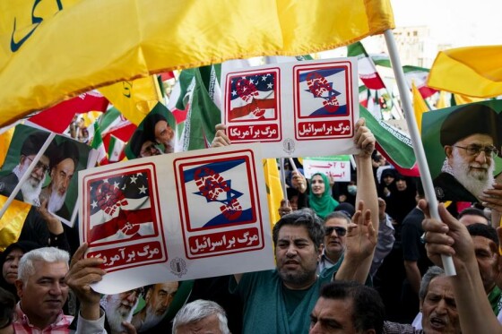 تجمع مردم تهران در حمایت از نیروهای مسلح در اجرای عملیات غرورآفرین «بشارت فتح»