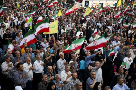 تجمع مردم تهران در حمایت از نیروهای مسلح در اجرای عملیات غرورآفرین «بشارت فتح»