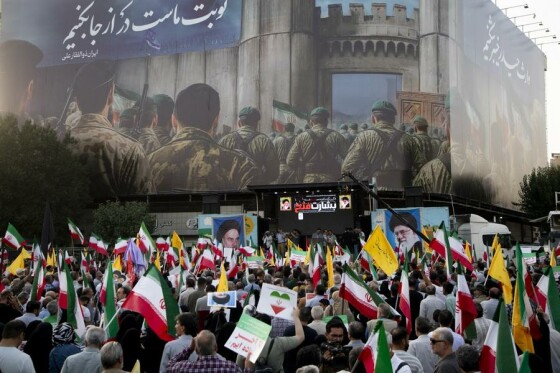 تجمع مردم تهران در حمایت از نیروهای مسلح در اجرای عملیات غرورآفرین «بشارت فتح»