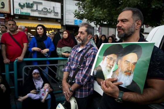 تجمع مردم تهران در حمایت از نیروهای مسلح در اجرای عملیات غرورآفرین «بشارت فتح»