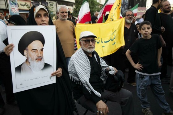 تجمع مردم تهران در حمایت از نیروهای مسلح در اجرای عملیات غرورآفرین «بشارت فتح»