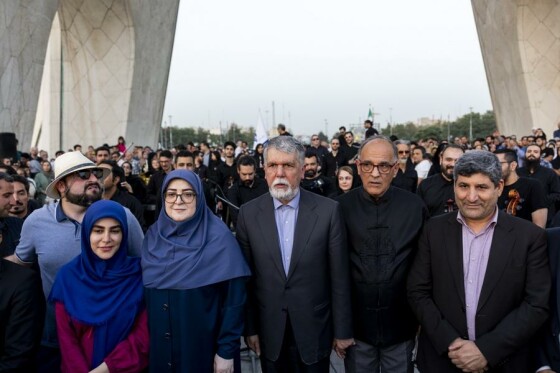 اجرای ارکستر سمفونیک تهران به رهبری نصیر حیدریان در محوطه برج آزادی