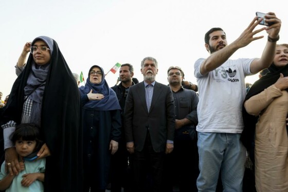 اجرای ارکستر سمفونیک تهران به رهبری نصیر حیدریان در محوطه برج آزادی