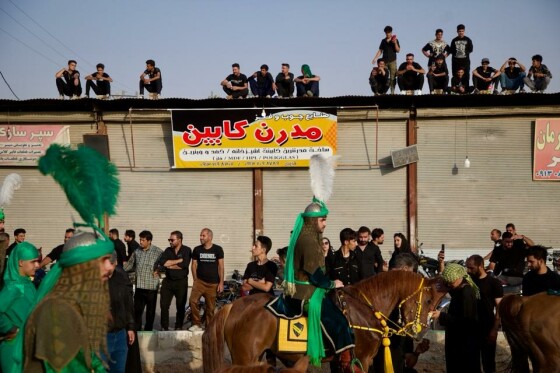 کاروان نمادین هشتم محرم در خمینی شهر