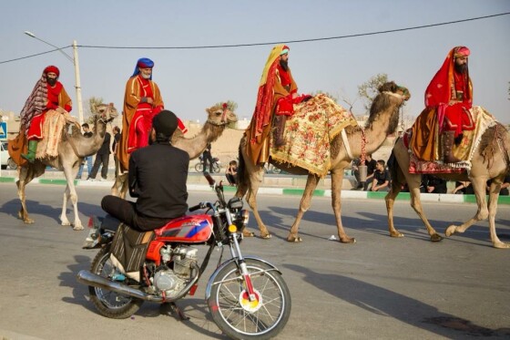 کاروان نمادین هشتم محرم در خمینی شهر