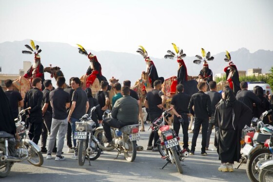 کاروان نمادین هشتم محرم در خمینی شهر