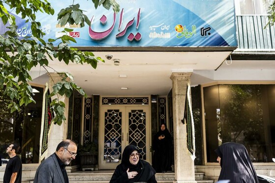 جلسه سخنگوی دولت و عضو هیات مدیره روزنامه ایران