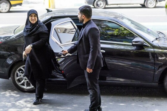 جلسه سخنگوی دولت و عضو هیات مدیره روزنامه ایران