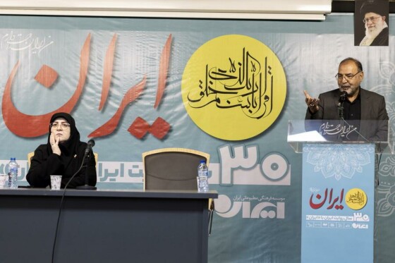 جلسه سخنگوی دولت و عضو هیات مدیره روزنامه ایران