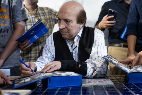 مراسم رونمایی کتاب آبی آنتیک؛ از تاج تا استقلال