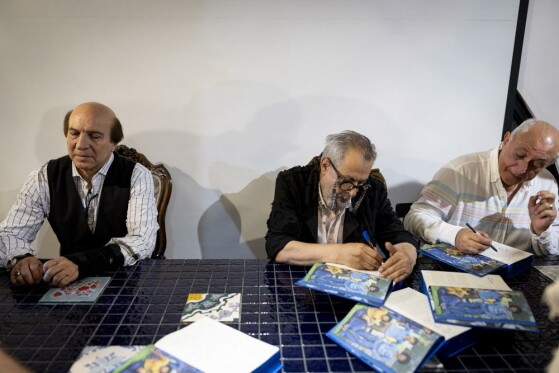 مراسم رونمایی کتاب آبی آنتیک؛ از تاج تا استقلال