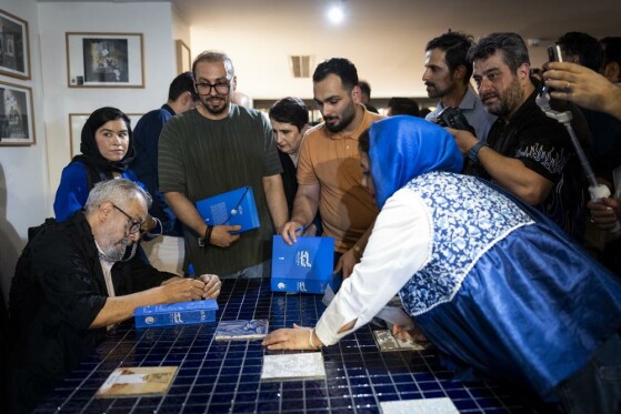 مراسم رونمایی کتاب آبی آنتیک؛ از تاج تا استقلال