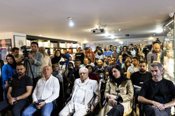 مراسم رونمایی کتاب آبی آنتیک؛ از تاج تا استقلال