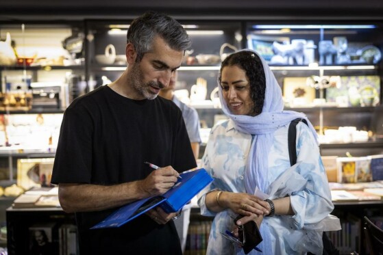 مراسم رونمایی کتاب آبی آنتیک؛ از تاج تا استقلال