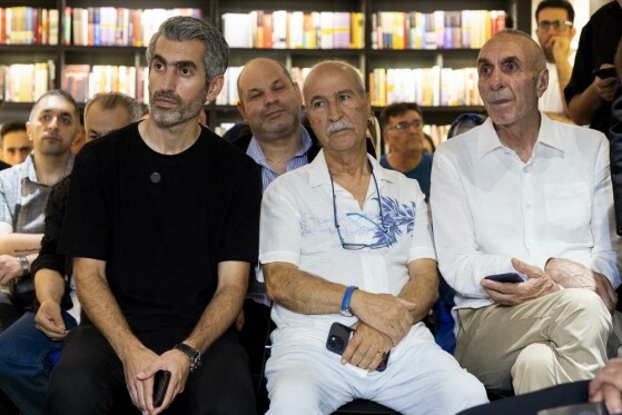 مراسم رونمایی کتاب آبی آنتیک؛ از تاج تا استقلال