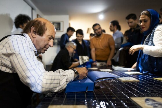 مراسم رونمایی کتاب آبی آنتیک؛ از تاج تا استقلال