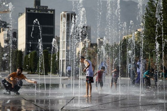 پارک آب و آتش؛ پناهگاه کودکان در موج گرمای تهران