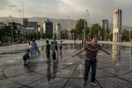 پارک آب و آتش؛ پناهگاه کودکان در موج گرمای تهران