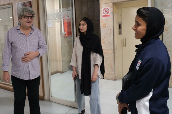 نگین زندی بازیکن تیم ملی فوتبال بانوان ایران در موسسه ایران