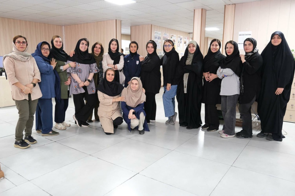نگین زندی بازیکن تیم ملی فوتبال بانوان ایران در موسسه ایران