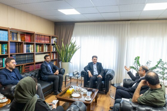 بازدید معاون سیاسی وزیر کشور از روزنامه ایران