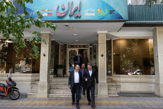 بازدید معاون سیاسی وزیر کشور از روزنامه ایران