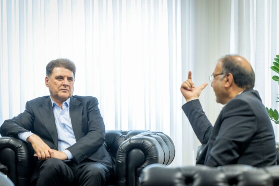 بازدید معاون سیاسی وزیر کشور از روزنامه ایران