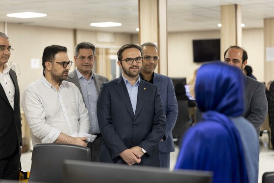 بازدید مدیرعامل بانک کشاورزی از روزنامه ایران