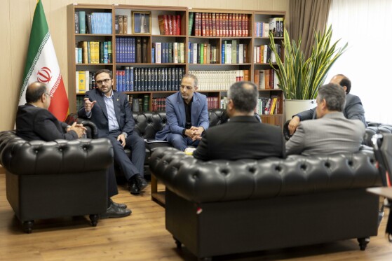 بازدید مدیرعامل بانک کشاورزی از روزنامه ایران