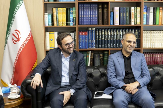 بازدید مدیرعامل بانک کشاورزی از روزنامه ایران