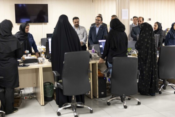 بازدید مدیرعامل بانک کشاورزی از روزنامه ایران