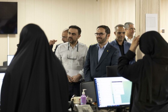 بازدید مدیرعامل بانک کشاورزی از روزنامه ایران