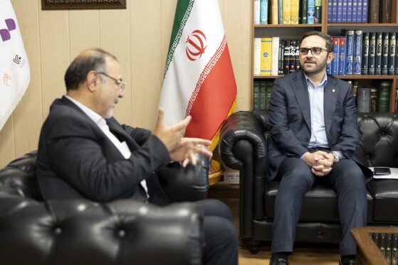 بازدید مدیرعامل بانک کشاورزی از روزنامه ایران