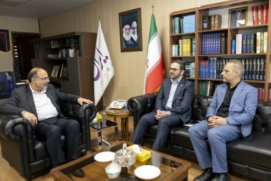 بازدید مدیرعامل بانک کشاورزی از روزنامه ایران