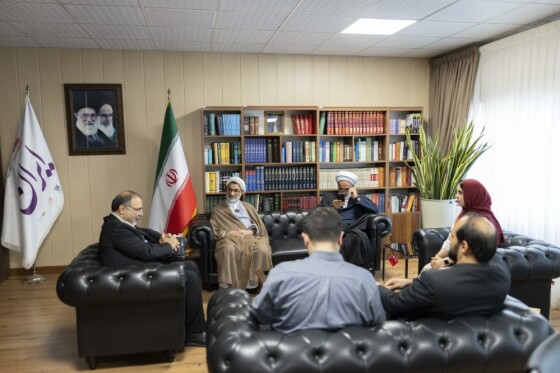 بازدید دبیر شورای عالی انقلاب فرهنگی از روزنامه ایران