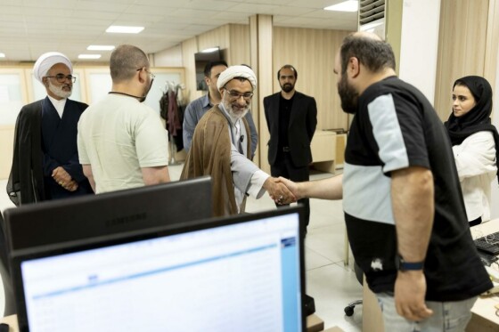 بازدید دبیر شورای عالی انقلاب فرهنگی از روزنامه ایران