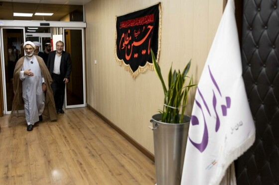 بازدید دبیر شورای عالی انقلاب فرهنگی از روزنامه ایران