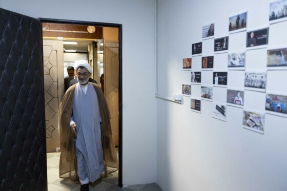 بازدید دبیر شورای عالی انقلاب فرهنگی از روزنامه ایران