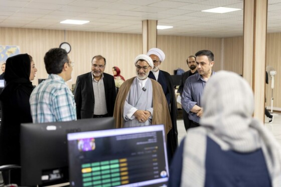 بازدید دبیر شورای عالی انقلاب فرهنگی از روزنامه ایران