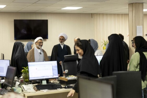 بازدید دبیر شورای عالی انقلاب فرهنگی از روزنامه ایران