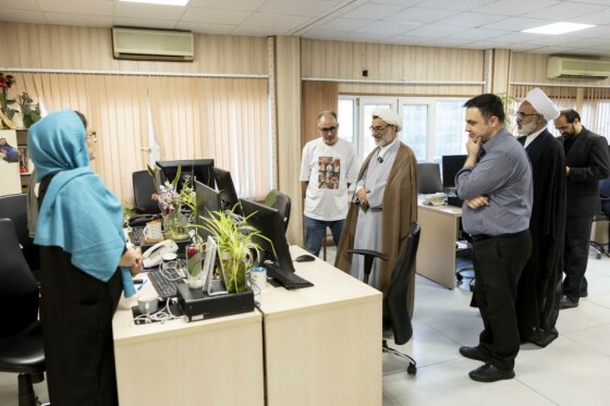 بازدید دبیر شورای عالی انقلاب فرهنگی از روزنامه ایران