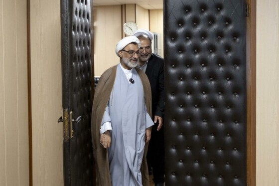 بازدید دبیر شورای عالی انقلاب فرهنگی از روزنامه ایران