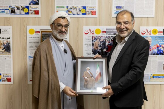 بازدید دبیر شورای عالی انقلاب فرهنگی از روزنامه ایران