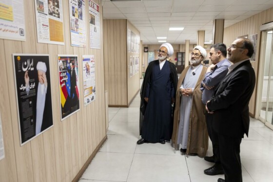 بازدید دبیر شورای عالی انقلاب فرهنگی از روزنامه ایران