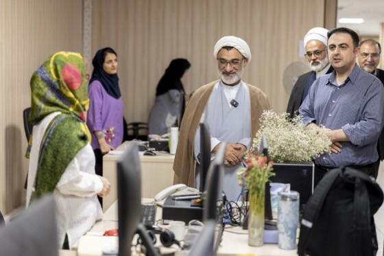 بازدید دبیر شورای عالی انقلاب فرهنگی از روزنامه ایران