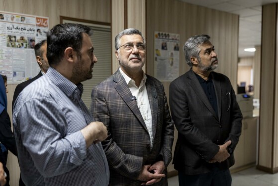 بازدید وزیر بهداشت از روزنامه ایران