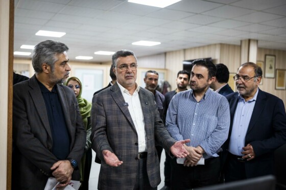 بازدید وزیر بهداشت از روزنامه ایران