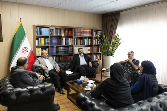 بازدید مدیرعامل صندوق هنر از روزنامه ایران